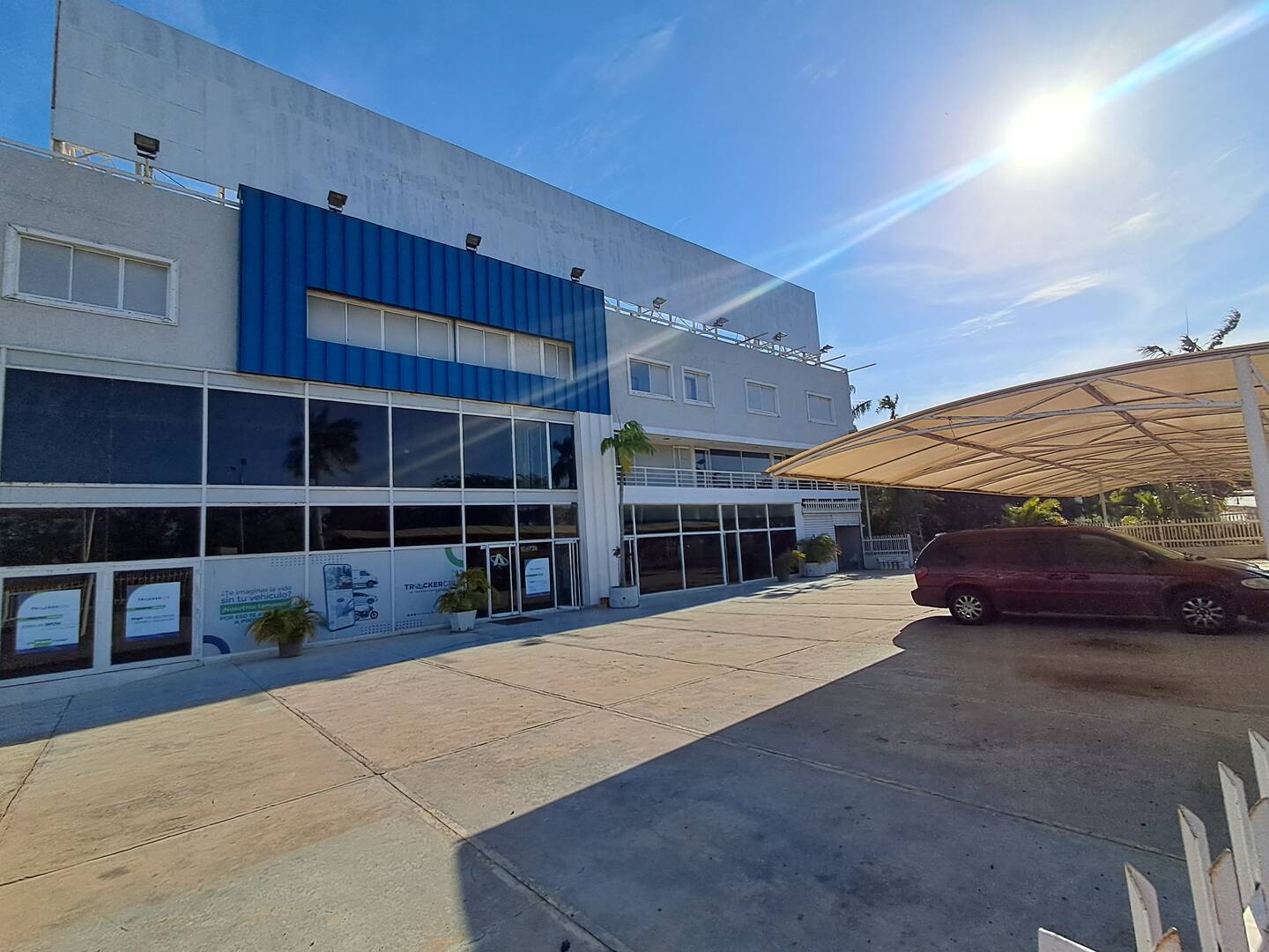 Edificio comercial Coviauto ubicado en Circunvalac - Principal