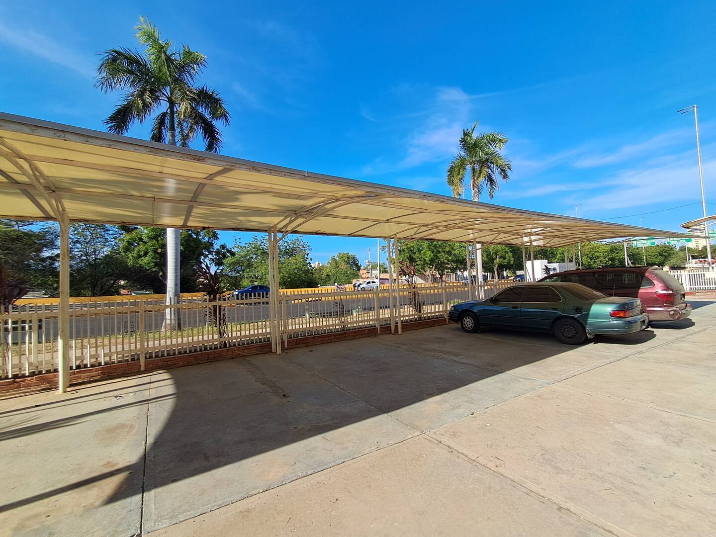 Edificio comercial Coviauto ubicado en Circunvalac - 4