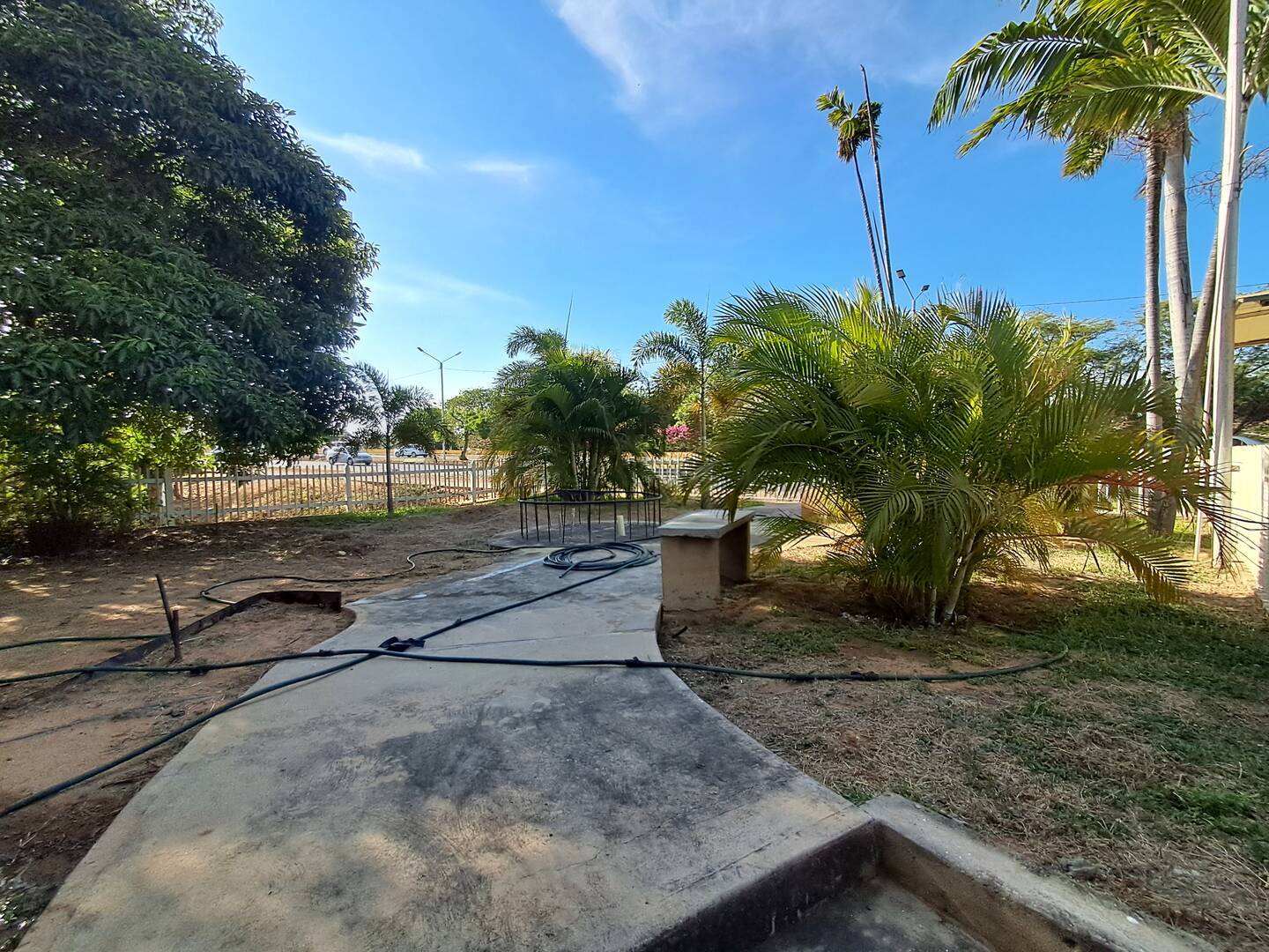 Edificio comercial Coviauto ubicado en Circunvalac - 5