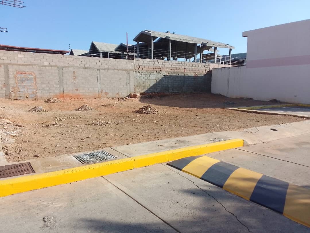 Terreno en venta, esquina, en Conjunto Residencial - 3