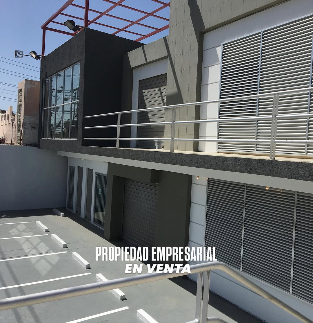 PROPIEDAD EMPRESARIAL EN VENTA
A 50 mts de la Av D - Principal