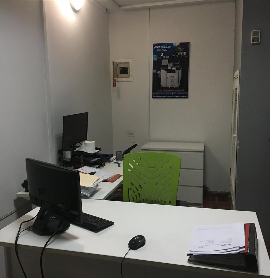 PROPIEDAD EMPRESARIAL EN VENTA
A 50 mts de la Av D - 2