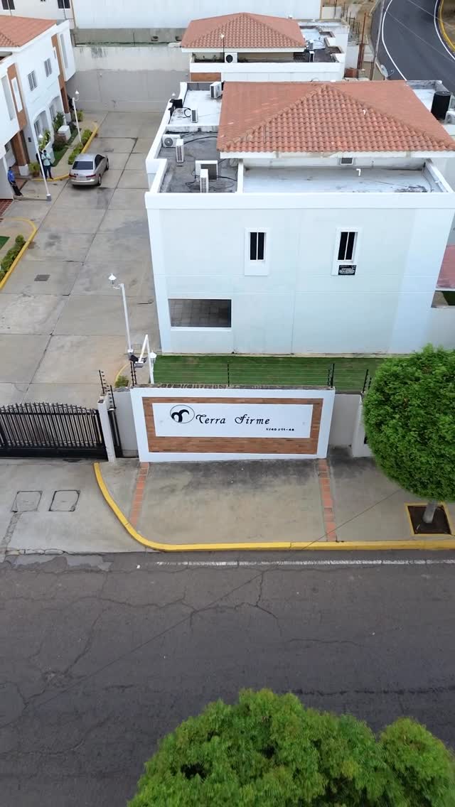 Townhouse de 215 m2 en Terra Firme, Lago Mar Beach - Imagen 1