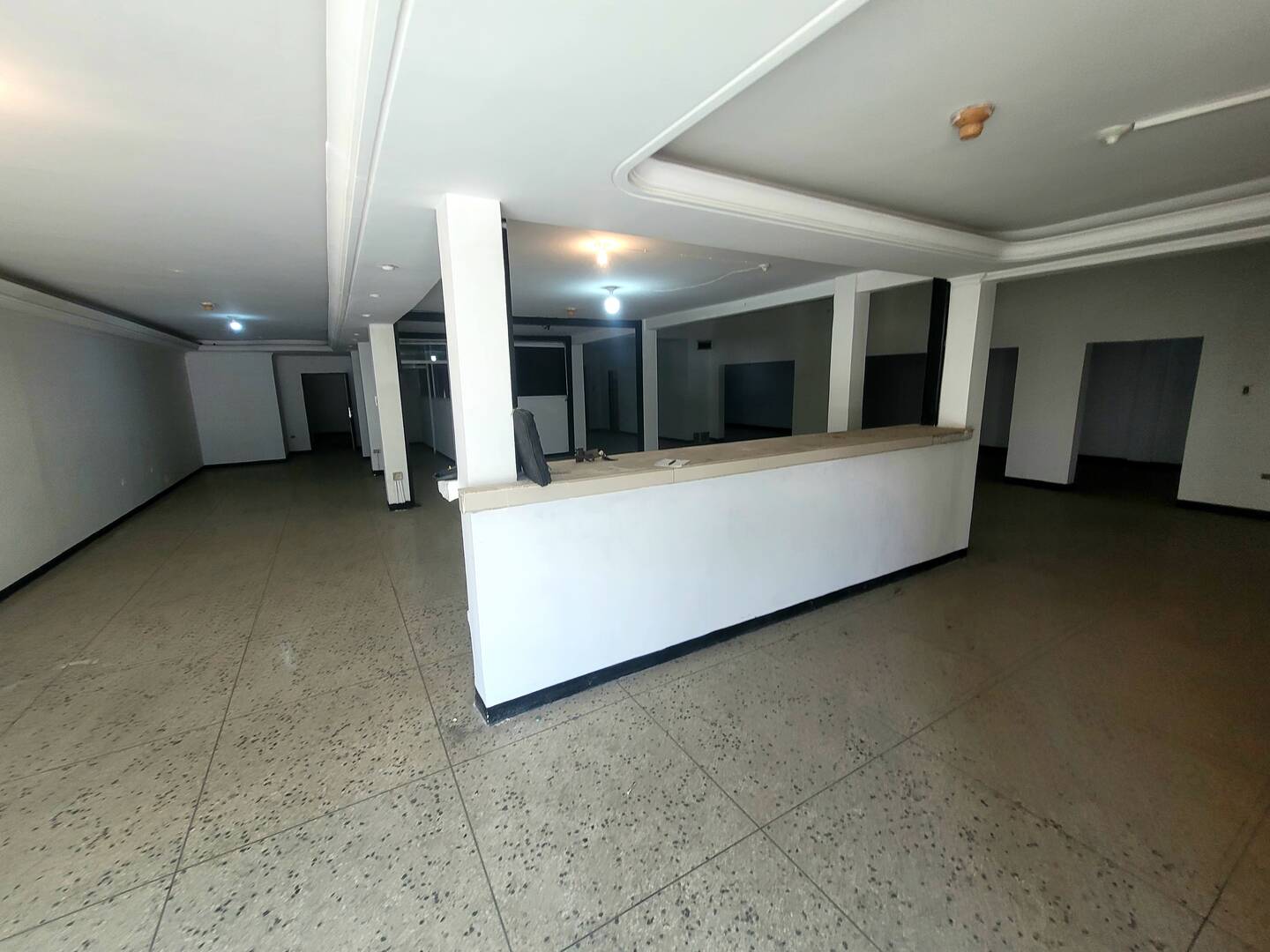 Local comercial de 213 M2 en alquiler en Avenida L - 4